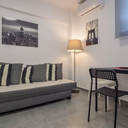 Hilton Area Brand New Comfortable Apartment アテネ エクステリア 写真