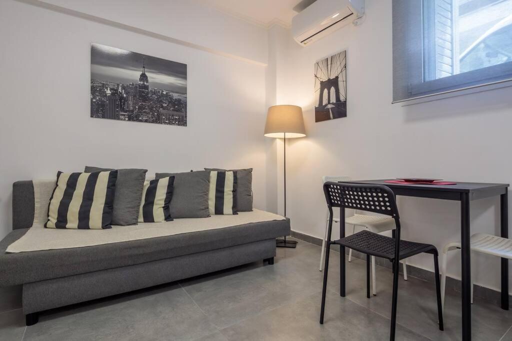 Hilton Area Brand New Comfortable Apartment アテネ エクステリア 写真