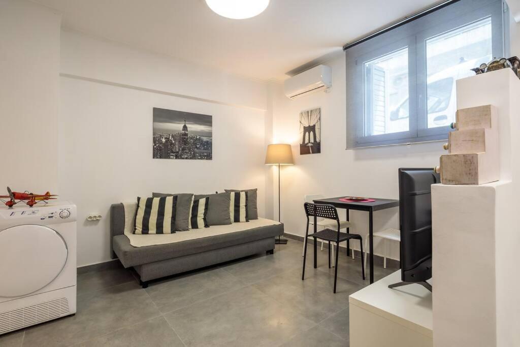 Hilton Area Brand New Comfortable Apartment アテネ エクステリア 写真