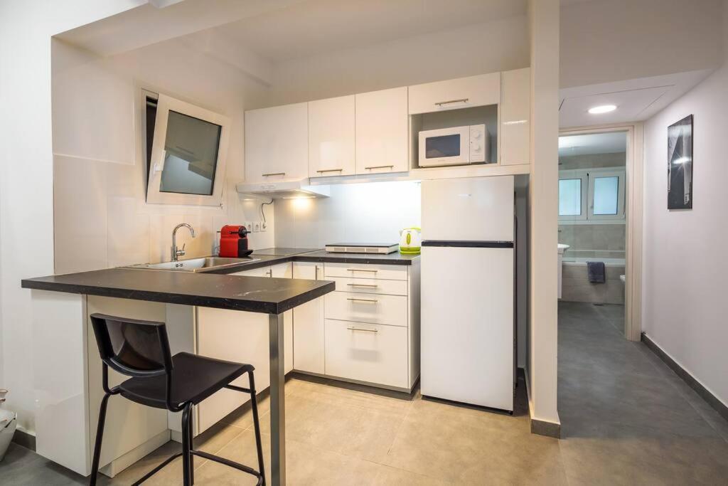 Hilton Area Brand New Comfortable Apartment アテネ エクステリア 写真