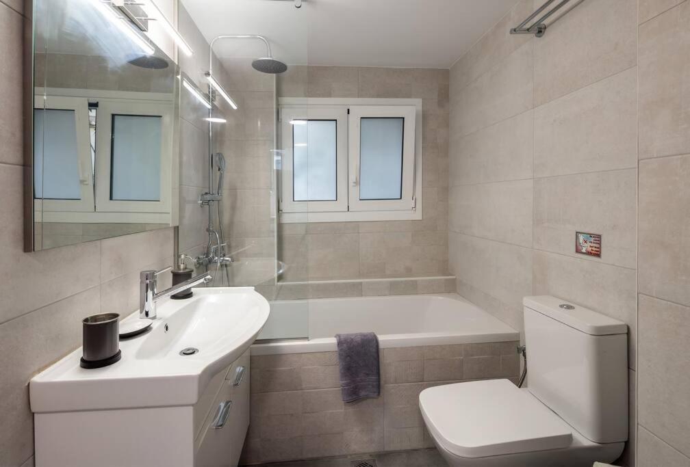 Hilton Area Brand New Comfortable Apartment アテネ エクステリア 写真